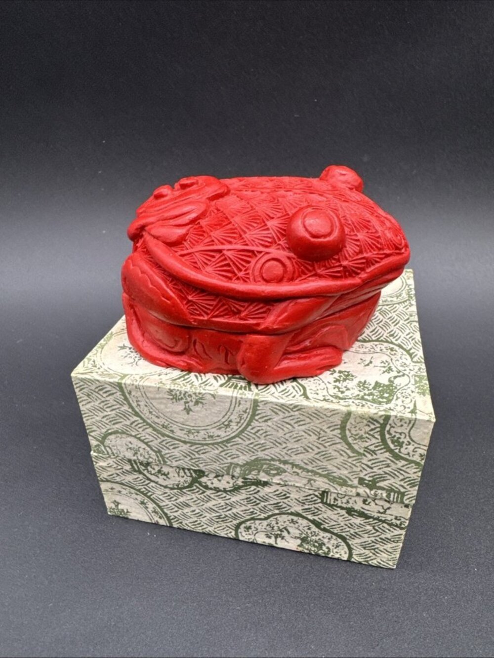 Vintage Hand Carved Chinese Red Cinnabar Style Lacquer  Frog Trinket Gift Box